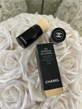 CHANEL Black & Gold Retractable Kabuki Brush